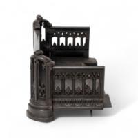 A Small Gothic Revival Cast Iron Fender with Pierced Trefoil Decoration - Thumbnail 6