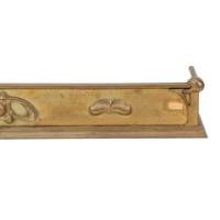 Arts and Crafts brass fender adorned with embossed floral decorations - Thumbnail 9