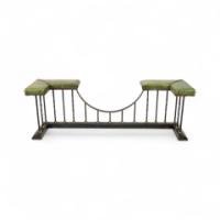 An Arts and Crafts club fender made of brass and cast iron, featuring green leather seats - Thumbnail 12