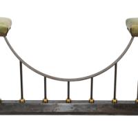 An Arts and Crafts club fender made of brass and cast iron, featuring green leather seats - Thumbnail 14