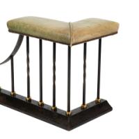 An Arts and Crafts club fender made of brass and cast iron, featuring green leather seats - Thumbnail 8