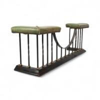 An Arts and Crafts club fender made of brass and cast iron, featuring green leather seats - Thumbnail 10