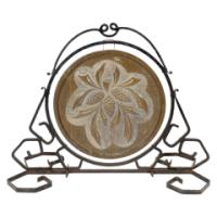 An Arts and Crafts wrought iron dinner gong with brass central plate decorated with wheatsheaf design - Thumbnail 10