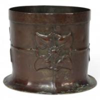 Guild of Handicraft (style of). An Arts and Crafts copper planter - Thumbnail 1