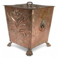John Pearson attri. An Arts & Crafts copper coal bucket with floral decoration - Thumbnail 1