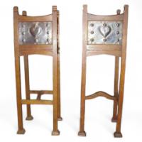Shapland and Petter. An Arts and Crafts oak plant stand with repousse copper heart detailed panel - Thumbnail 1