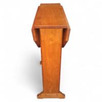 A good quality little Arts and Crafts oak drop leaf tea or sidetable - Thumbnail 1