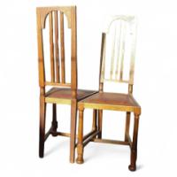 George Walton (style of). A pair of Arts and Crafts oak chairs - Thumbnail 1