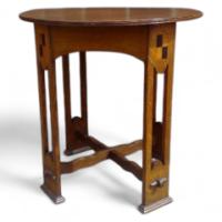 M H Baillie Scott (style of). An Arts and Crafts oak sidetable - Thumbnail 1