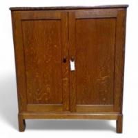 Heals of London. A Cotswold style oak 2 door dwarf cupboard - Thumbnail 1