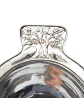 Guild of Handicraft, attributed. Pair of silver-plated vegetable dishes by C. R. Ashbee - Thumbnail 4