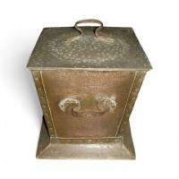 Arts and Crafts, c.1900 Copper Coal Bucket with Hammered Leaves and Wrought Iron Handle - Thumbnail 1