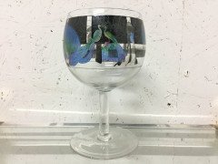 Vedar. A wine glass with hand painted enamelling of a naked lady amongst Peacocks - Thumbnail 1