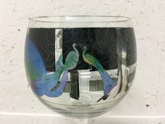 Vedar. A wine glass with hand painted enamelling of a naked lady amongst Peacocks - Thumbnail 2
