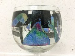 Vedar. A wine glass with hand painted enamelling of a naked lady amongst Peacocks - Thumbnail 4
