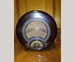 E K Cole. An Ekco AD36 All Electric Bakerlight Radio. - Thumbnail 1