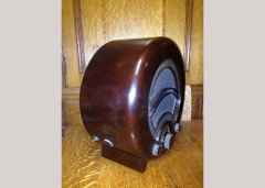 E K Cole. An Ekco AD36 All Electric Bakerlight Radio. - Thumbnail 4