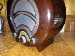 E K Cole. An Ekco AD36 All Electric Bakerlight Radio. - Thumbnail 6