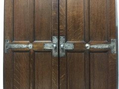 Liberty and Co (attributed). An Arts Crafts oak corner cupboard - Thumbnail 5