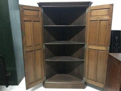 Liberty and Co (attributed). An Arts Crafts oak corner cupboard - Thumbnail 7