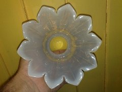 A vaseline shade with petail details - Thumbnail 9