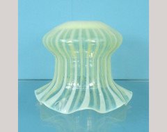 A rare jellyfish shaped Vaseline shade - Thumbnail 1