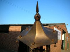 Arthur Simpson. A rare Arts and Crafts hatstand with a copper lantern to the top - Thumbnail 2