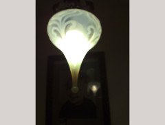 A good Vaseline pendant with brass ceiling rose and a stylised floral mount to the centre of the wire. - Thumbnail 6
