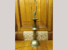Gordon Russell (attributed). An Arts and Crafts brass table lamp - Thumbnail 1
