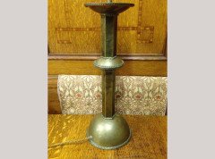 Gordon Russell (attributed). An Arts and Crafts brass table lamp - Thumbnail 3