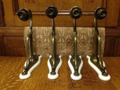 A set of four Arts and Crafts elegantly curved brass wall lights. - Thumbnail 9