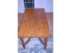 Arthur Simpson. A very good Arts and Crafts oak dining table - Thumbnail 3
