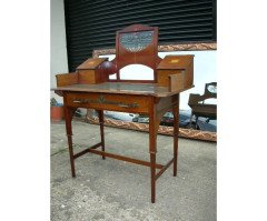 G M Ellwood for J S Henry. A stunning pure Arts and Crafts desk - Thumbnail 3
