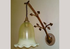 WAS Benson. A pair of brass wall lights with leaf details to the arms - Thumbnail 1