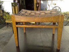 Arthur Simpson. An oak Arts and Crafts stool - Thumbnail 3