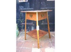 E A Taylor for Wylie and Lochhead. A good Glasgow style Arts and Crafts oak sidetable - Thumbnail 2