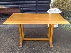 Heals of London. An Arts and Crafts light oak six to eight seat refectory dining table - Thumbnail 1