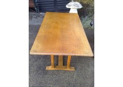 Heals of London. An Arts and Crafts light oak six to eight seat refectory dining table - Thumbnail 2