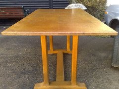 Heals of London. An Arts and Crafts light oak six to eight seat refectory dining table - Thumbnail 3