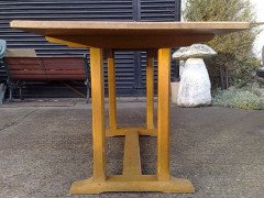 Heals of London. An Arts and Crafts light oak six to eight seat refectory dining table - Thumbnail 4