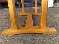 Heals of London. An Arts and Crafts light oak six to eight seat refectory dining table - Thumbnail 5
