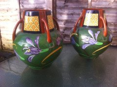 A good rare pair of Foley Intarsio vases, hand decorated with vivid swirling Iris's on a rich green back ground - Thumbnail 2
