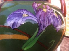 A good rare pair of Foley Intarsio vases, hand decorated with vivid swirling Iris's on a rich green back ground - Thumbnail 12
