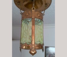 An impressive centre lantern with floral vaseline shade - Thumbnail 7