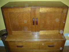Arthur Simpson. An Arts and Crafts cabinet/linen press - Thumbnail 3