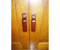 Arthur Simpson. An Arts and Crafts cabinet/linen press - Thumbnail 5
