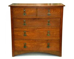 Heals of London. An Arts and Crafts oak chest of drawers - Thumbnail 1