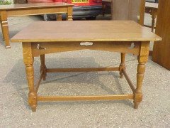 An Arts and Crafts oak dining table with Voysey style doves bird cut-outs to each corner - Thumbnail 1