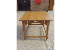 An Arts and Crafts oak dining table with Voysey style doves bird cut-outs to each corner - Thumbnail 2