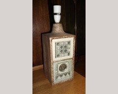 A large Troika 1960/70's stoneware table lamp signed to the base AB for Alison Bridgen who was the senior decorator at Troika. - Thumbnail 1